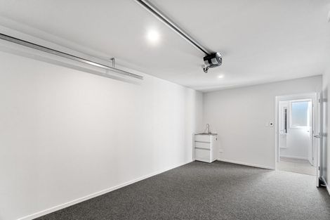 Photo of property in 5 Selkirk Lane, Hamilton Lake, Hamilton, 3204