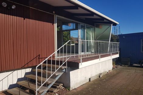 Photo of property in 2/112 Te Atatu Road, Te Atatu South, Auckland, 0610