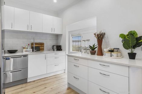 Photo of property in 124 Glenmore Street, Northland, Wellington, 6012