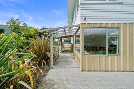 Photo of property in 53 Saint Johns Terrace, Tawa, Wellington, 5028