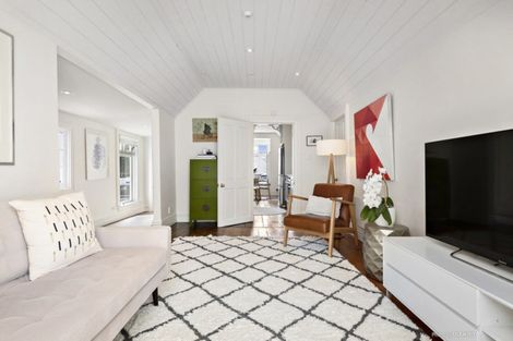 Photo of property in 5 Poplar Grove, Thorndon, Wellington, 6011