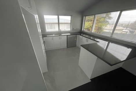 Photo of property in 3 Patterson Grove, Waikanae, 5036