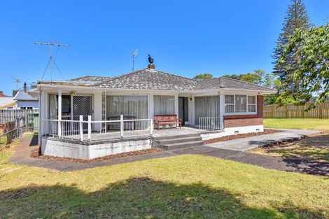 Photo of property in 1 Tanners Road, Mangere Bridge, Auckland, 2022