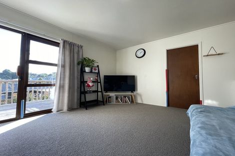 Photo of property in 1/16a Camrose Place, Glenfield, Auckland, 0629