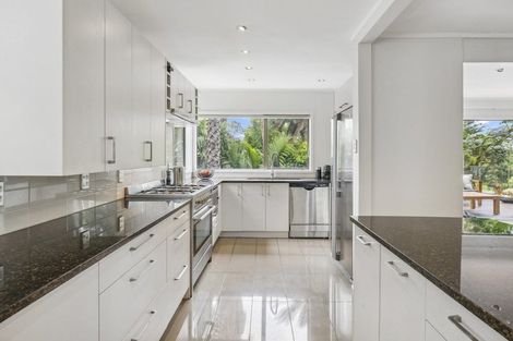 Photo of property in 2/946 Beach Road, Waiake, Auckland, 0630