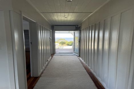 Photo of property in 87 Maungaraki Road, Korokoro, Lower Hutt, 5012