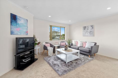 Photo of property in 37 Nimstedt Avenue, Oteha, Auckland, 0632