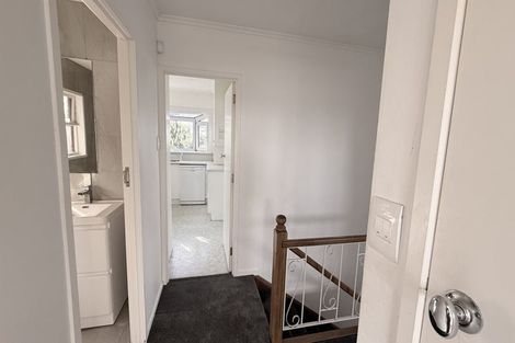 Photo of property in 1/166 East Coast Road, Forrest Hill, Auckland, 0620