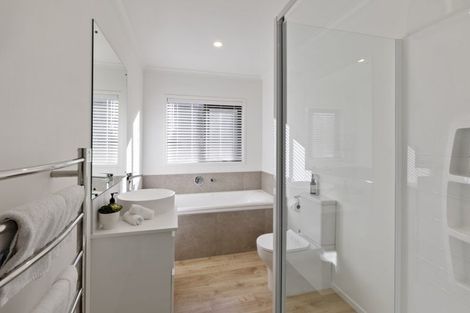 Photo of property in 8 Barn Road, Jacks Point, 9371