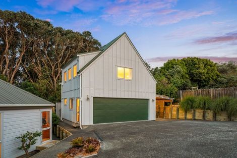 Photo of property in 38 Pacific Parade, Army Bay, Whangaparaoa, 0930