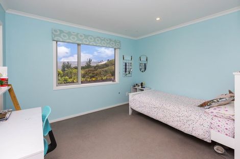 Photo of property in 1 Mckenzie Way, Timberlea, Upper Hutt, 5018