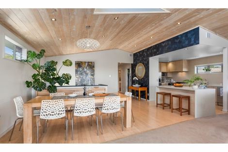 Photo of property in 1/33 Braemar Road, Rothesay Bay, Auckland, 0630