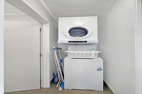 Photo of property in 123 Marine Parade, Seatoun, Wellington, 6022