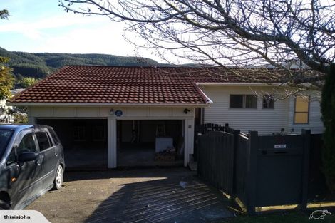 Photo of property in 84 Taylor Terrace, Tawa, Wellington, 5028