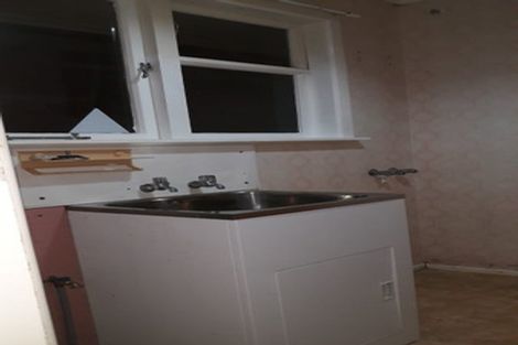 Photo of property in 5 Alder Place, Newlands, Wellington, 6037