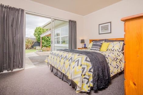Photo of property in 2/1a Helga Crescent, Te Atatu Peninsula, Auckland, 0610