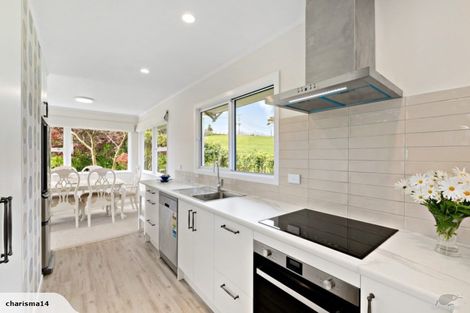 Photo of property in 33 Trig Road, Whitford, Howick, 2571