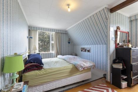 Photo of property in 24 Pukatea Street, Eastbourne, Lower Hutt, 5013