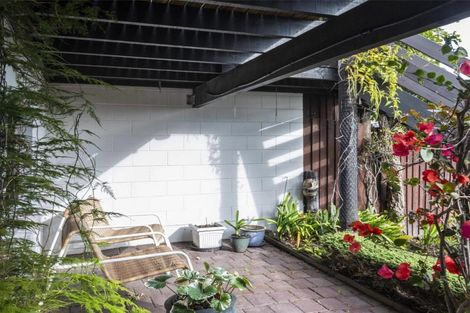 Photo of property in 1/17 Moncks Spur Road, Redcliffs, Christchurch, 8081