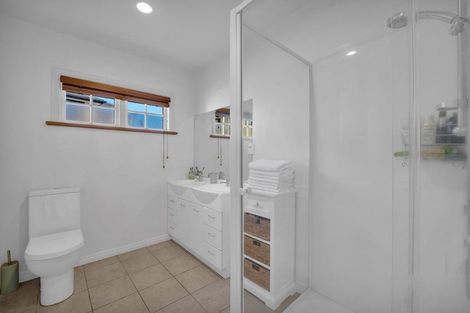 Photo of property in 66 Yeovil Road, Te Atatu Peninsula, Auckland, 0610