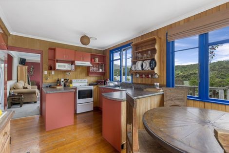 Photo of property in 92 Milton Terrace, Picton, 7220