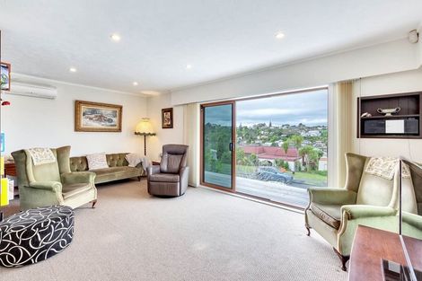 Photo of property in 11 Robin Lane, Browns Bay, Auckland, 0630