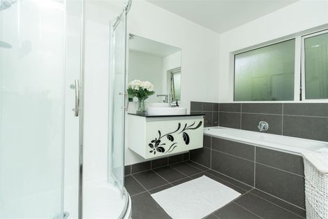 Photo of property in 60 Magellan Rise, Flagstaff, Hamilton, 3210