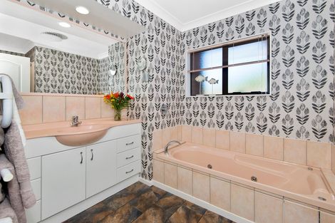 Photo of property in 2/27 Queen Street, Papakura, 2110