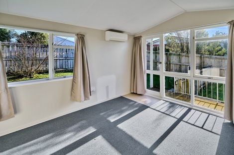 Photo of property in 26 Aniseed Grove, Timberlea, Upper Hutt, 5018