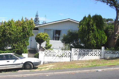Photo of property in 39 Easton Park Parade, Glenfield, Auckland, 0629