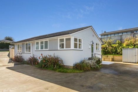 Photo of property in 51 Kapiti Crescent, Titahi Bay, Porirua, 5022