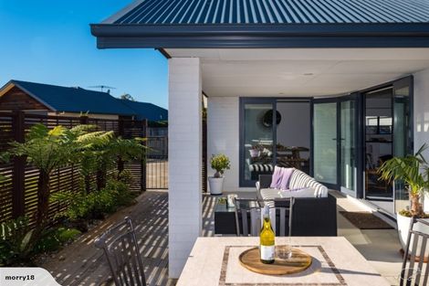 Photo of property in 5 Whitby Close, Waikawa, Picton, 7220