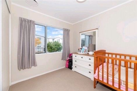 Photo of property in 25 Stephen Avenue, Henderson, Auckland, 0610