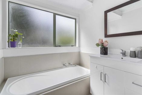 Photo of property in 2/4 Gibraltar Street, Howick, Auckland, 2014