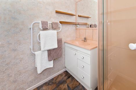 Photo of property in 2/27 Queen Street, Papakura, 2110