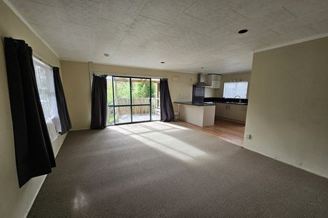 Photo of property in 4a Griffiths Place, Te Atatu South, Auckland, 0610