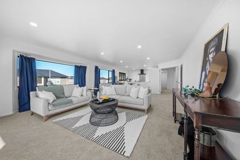 Photo of property in 1 Molesworth Street, Carterton, 5713