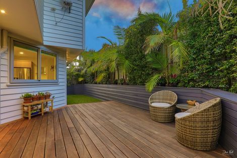 Photo of property in 13a Parr Terrace, Castor Bay, Auckland, 0620