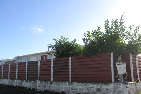 Photo of property in 1 Somerset Crescent, Highbury, Palmerston North, 4412