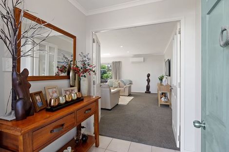 Photo of property in 51 Lakeside Drive, Orewa, 0931