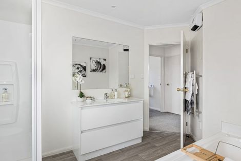 Photo of property in 3 Chesterfield Way, Orewa, 0931
