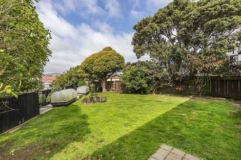 Photo of property in 4 Crown Hill, Titahi Bay, Porirua, 5022