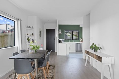 Photo of property in 20a Putiputi Way, Papakura, 2110