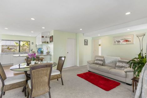 Photo of property in 15 Perendale Close, Somerville, Auckland, 2014