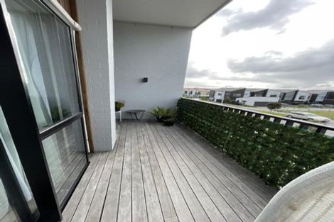 Photo of property in 9/1 Genevieve Lane, Hobsonville, Auckland, 0616