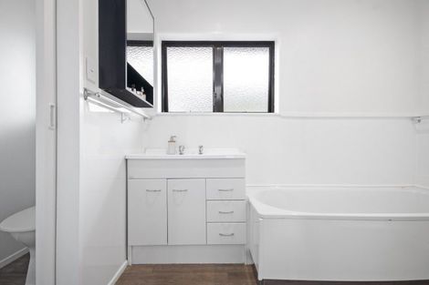 Photo of property in 12a Landscape Road, Pukekohe, 2120