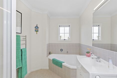 Photo of property in 60 Raukawa Drive, Bethlehem, Tauranga, 3110