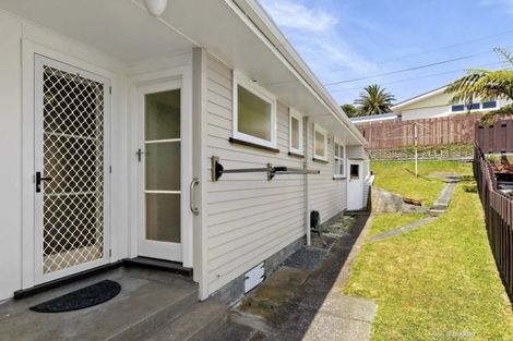 Photo of property in 53 Catherine Crescent, Paparangi, Wellington, 6037