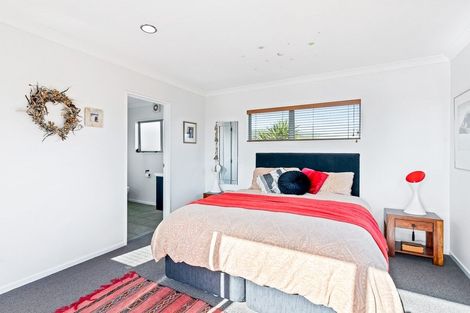 Photo of property in 30 Pharazyn Avenue, Waikanae Beach, Waikanae, 5036