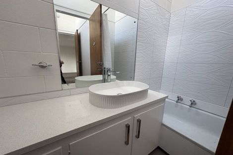 Photo of property in 3/109a Te Atatu Road, Te Atatu South, Auckland, 0610